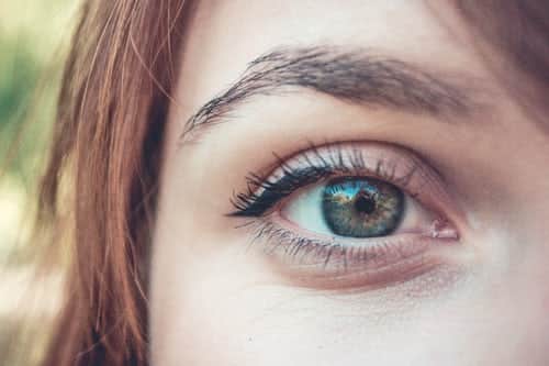 Can Castor Oil Make Your Eyelashes Fall Out? 